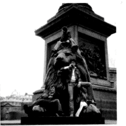 London Abschlussfahrt Klasse10 (1977)
Trafalca Place: Joachim Obladen+Thomas Werner+ Thomas Holtz